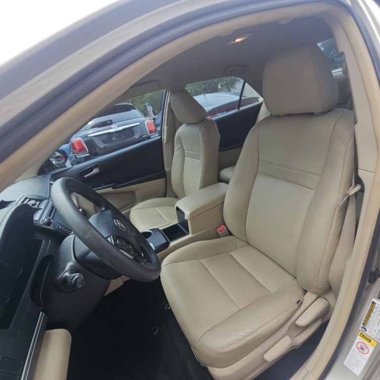 2014 Toyota Camry Image 11