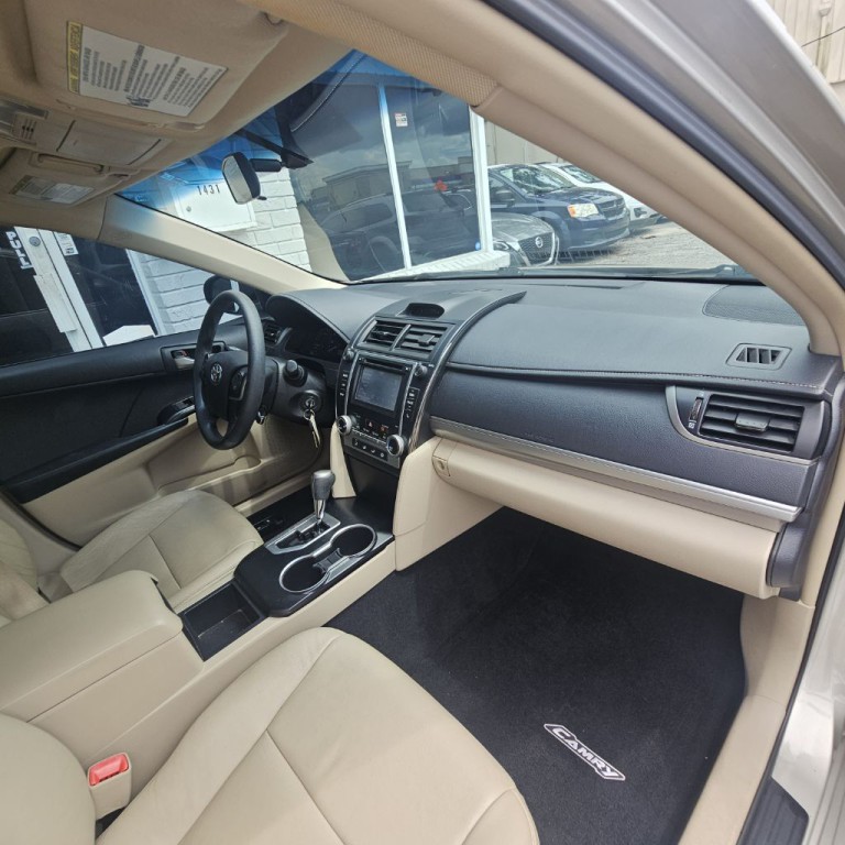 2014 Toyota Camry Image 12