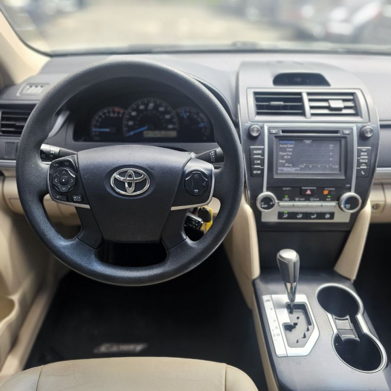 2014 Toyota Camry Image 13