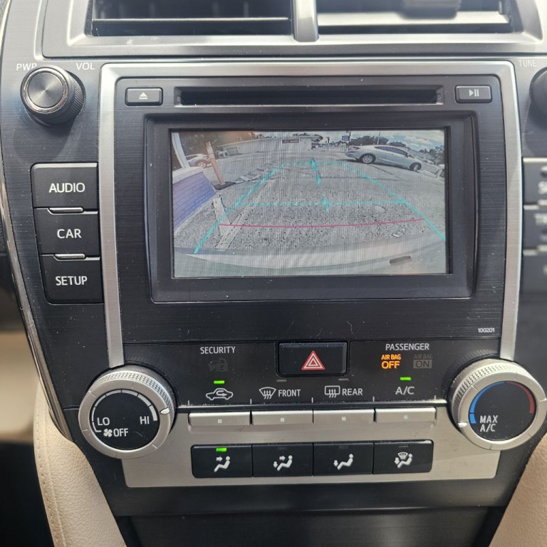 2014 Toyota Camry Image 16