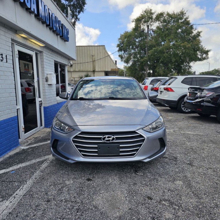 2017 Hyundai Elantra Image 2