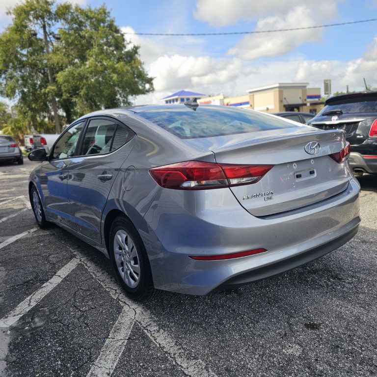 2017 Hyundai Elantra Image 8