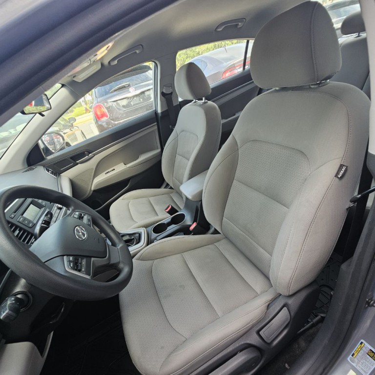 2017 Hyundai Elantra Image 11