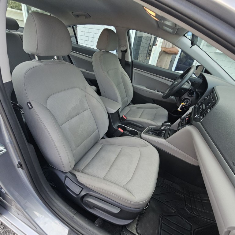 2017 Hyundai Elantra Image 12
