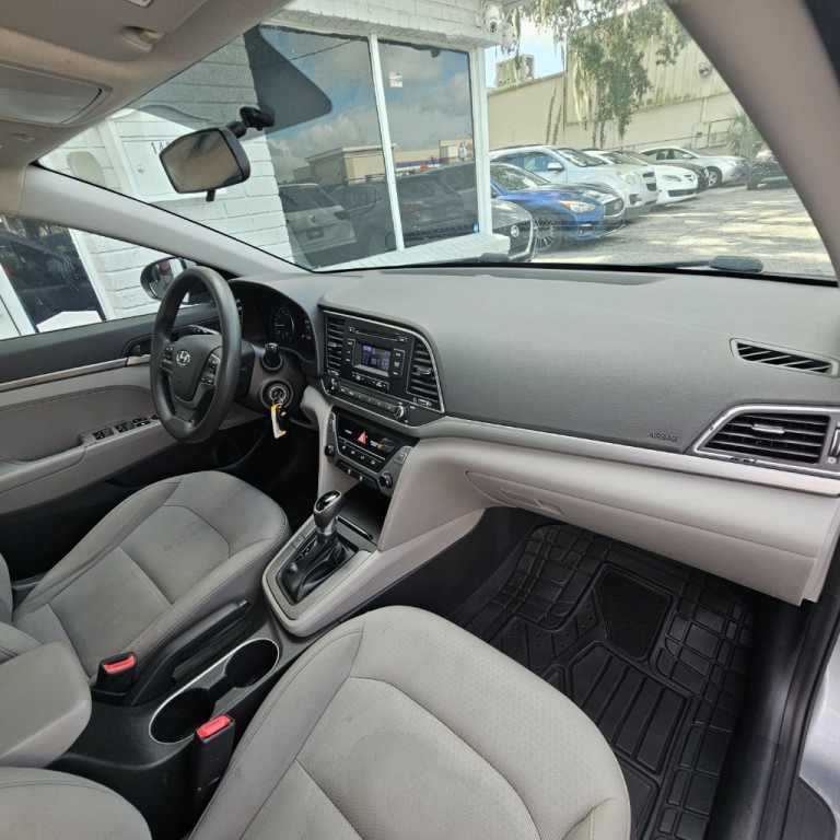 2017 Hyundai Elantra Image 13