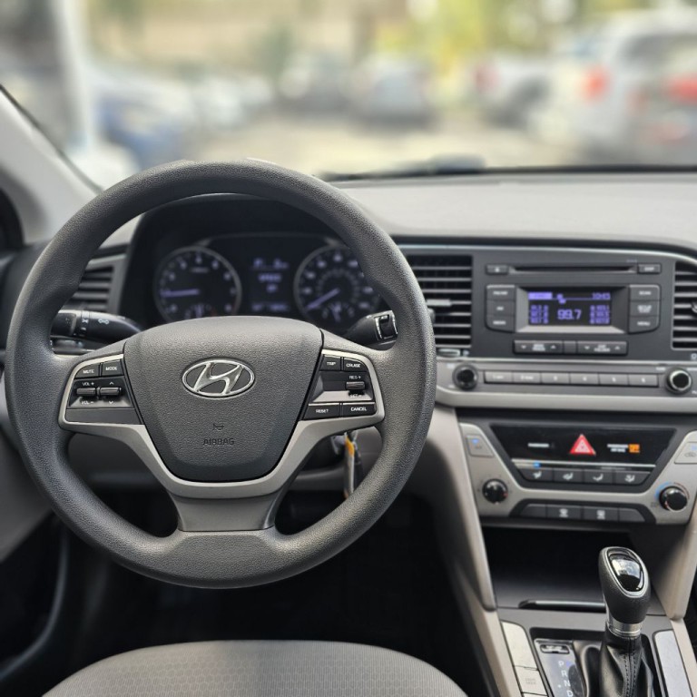 2017 Hyundai Elantra Image 14