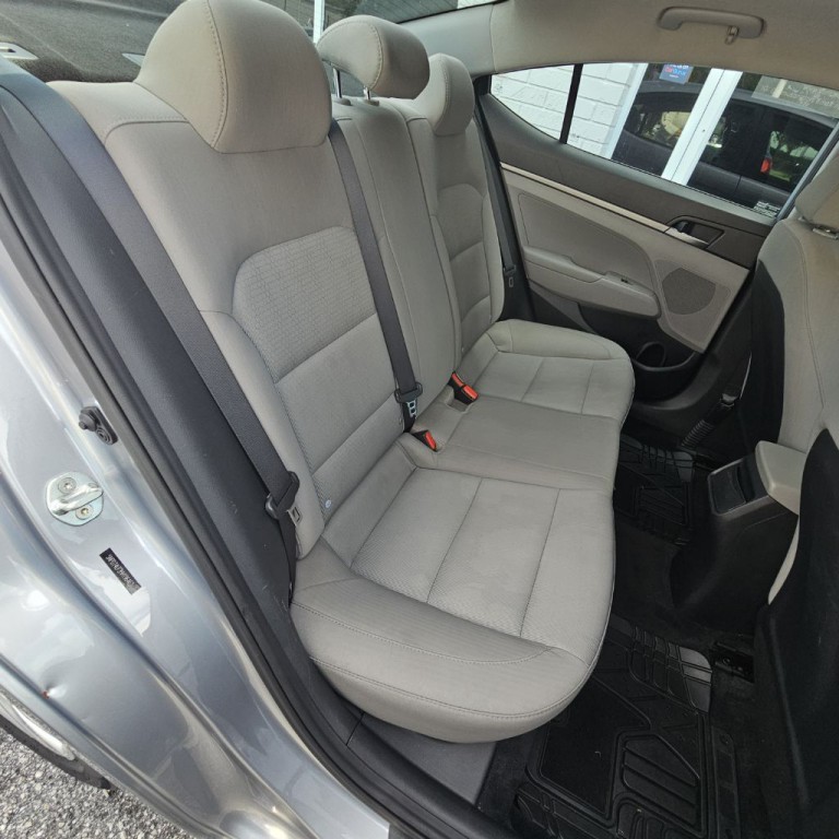 2017 Hyundai Elantra Image 15