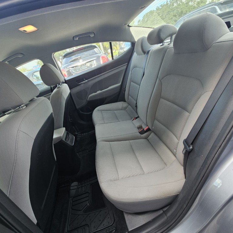 2017 Hyundai Elantra Image 16