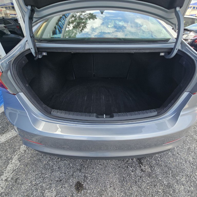 2017 Hyundai Elantra Image 17