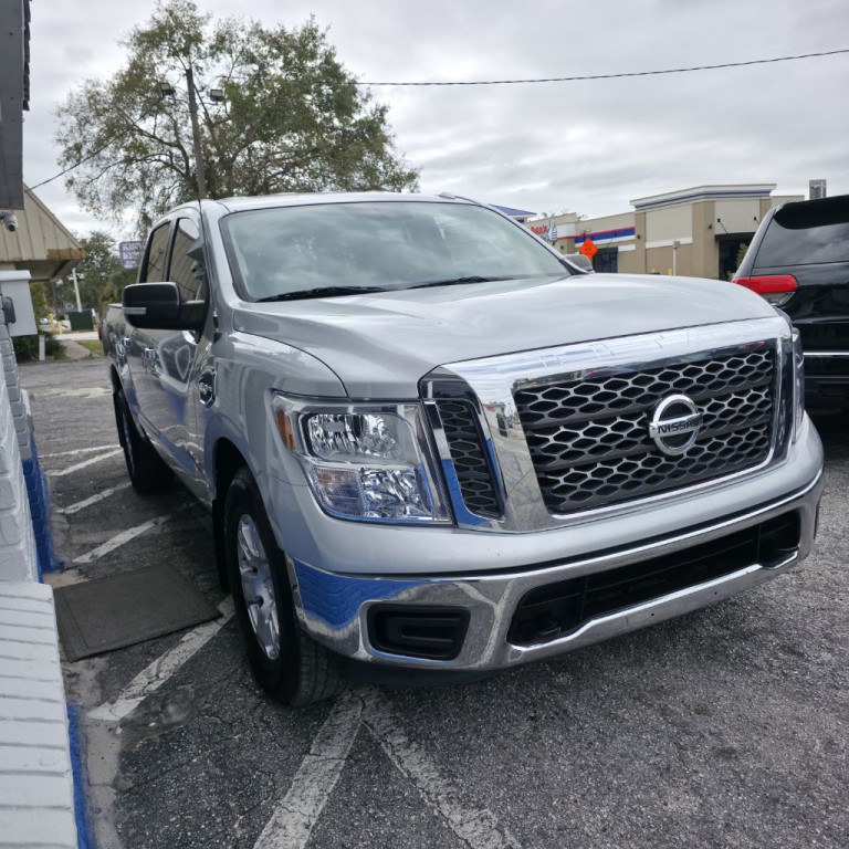 2017 Nissan Titan Image 3