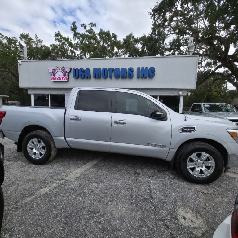 2017 Nissan Titan Image 5