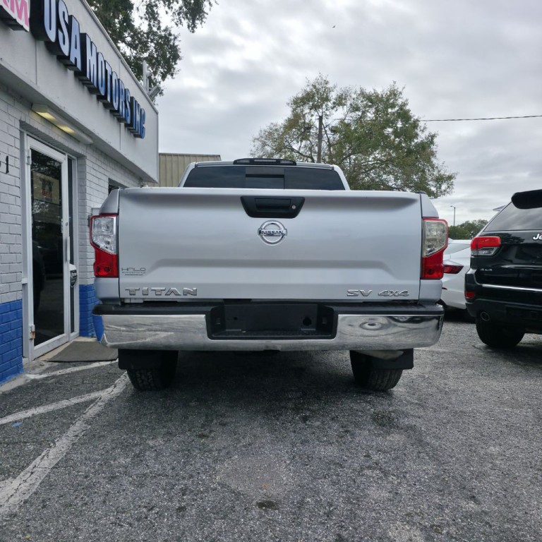 2017 Nissan Titan Image 7