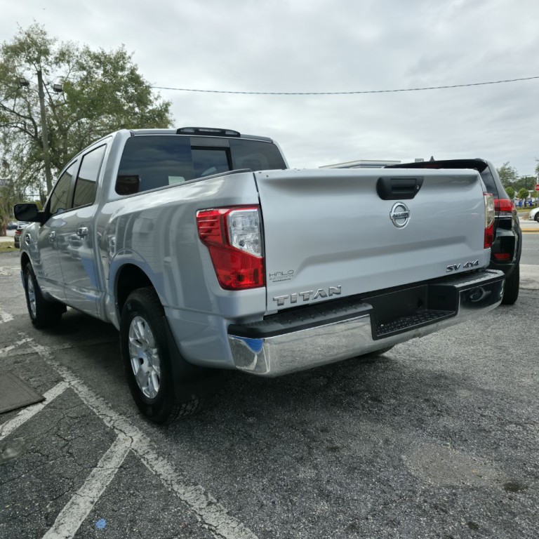 2017 Nissan Titan Image 8