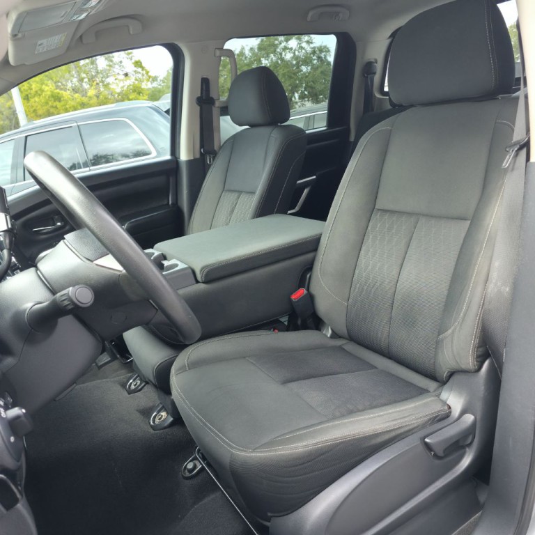 2017 Nissan Titan Image 11