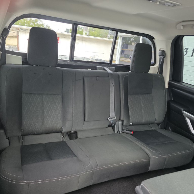 2017 Nissan Titan Image 17
