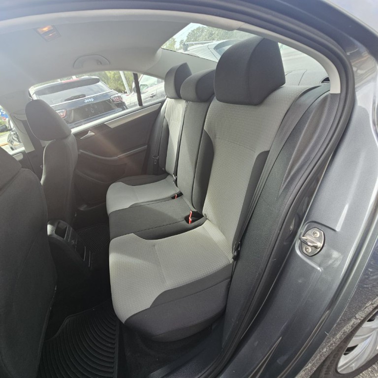 2017 Volkswagen Jetta Image 16