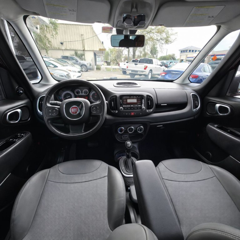 2017 FIAT 500L Image 9