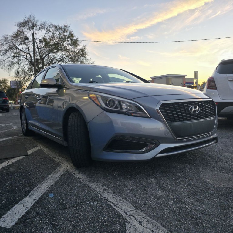 2017 Hyundai Sonata Image 2
