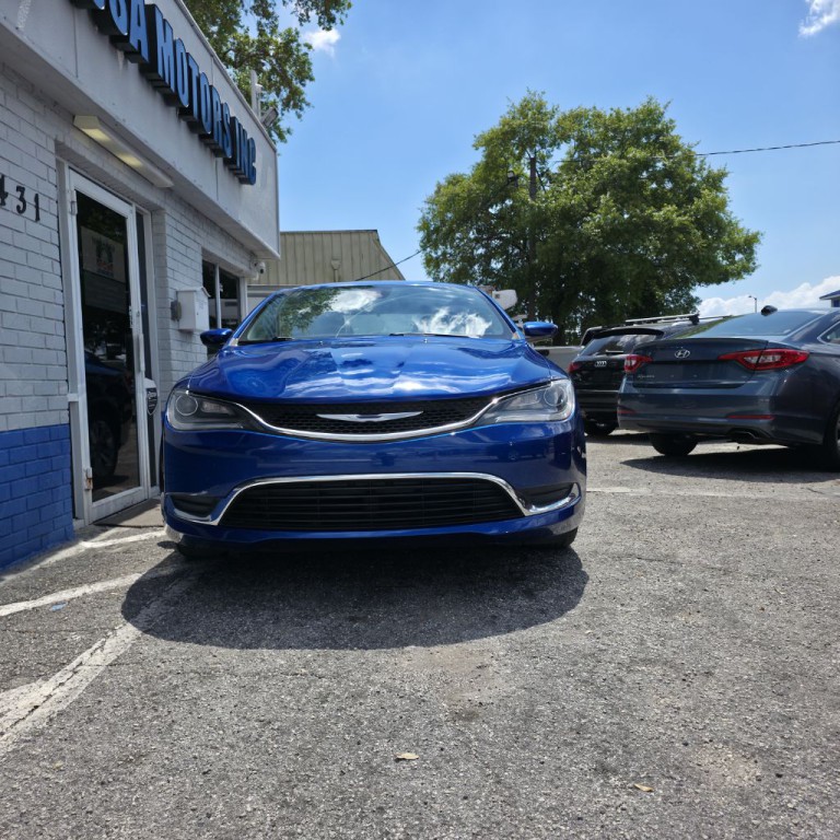 2015 Chrysler 200 Image 2