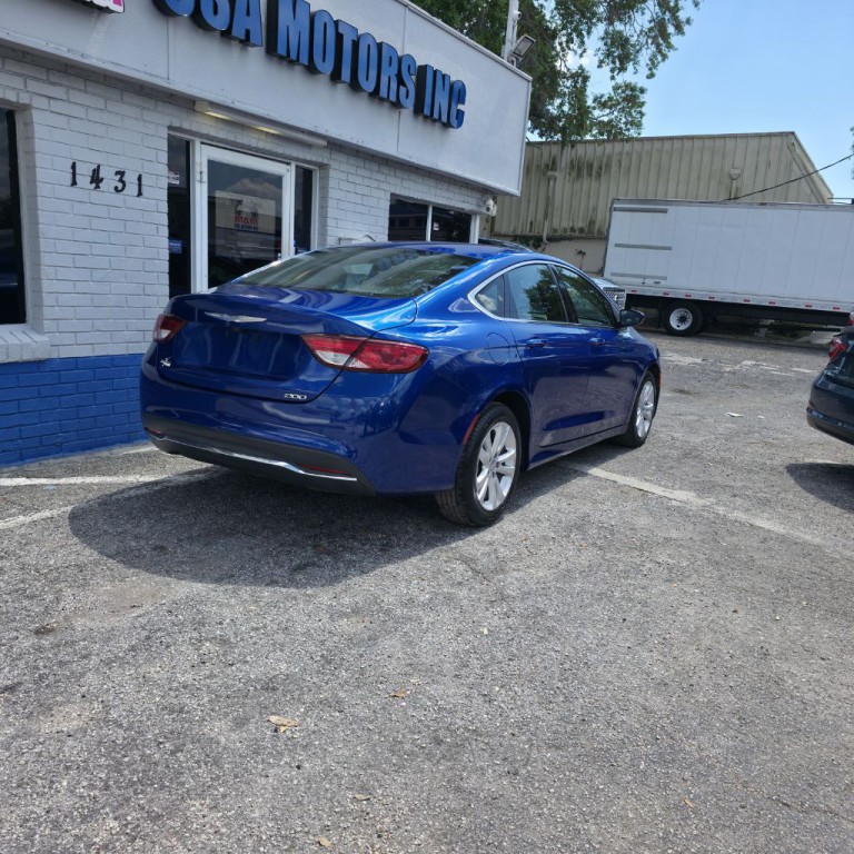 2015 Chrysler 200 Image 6
