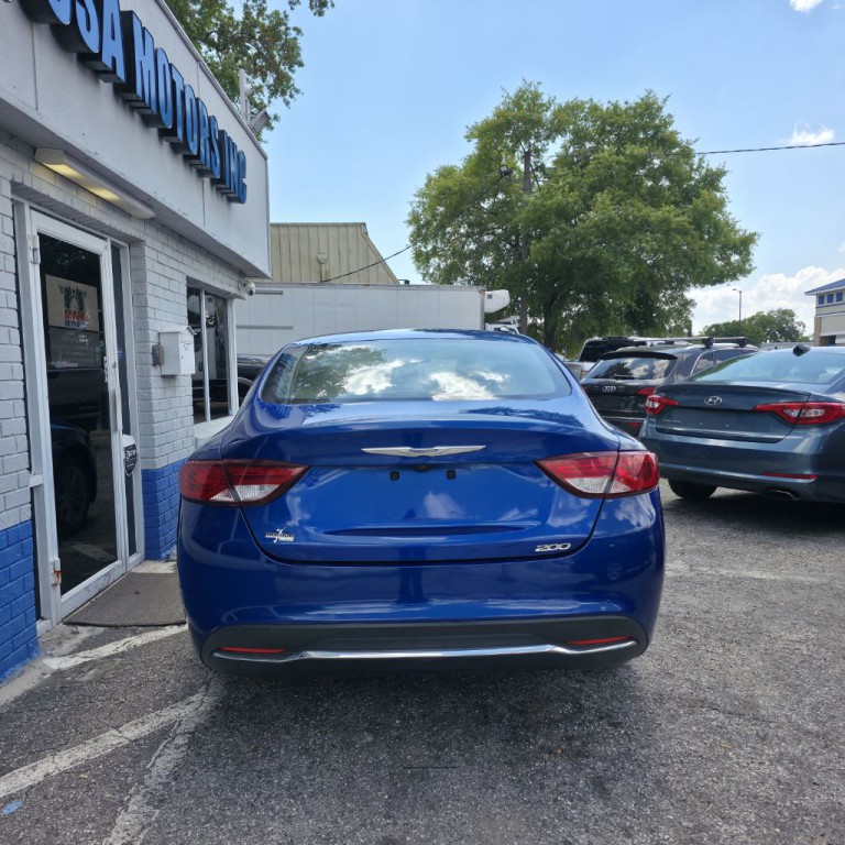 2015 Chrysler 200 Image 8
