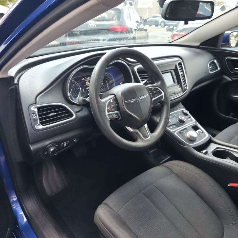 2015 Chrysler 200 Image 13