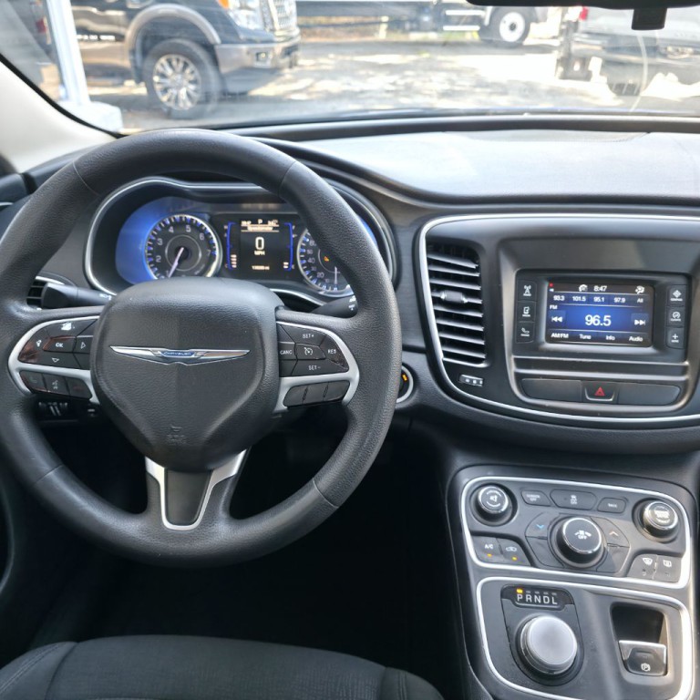 2015 Chrysler 200 Image 14