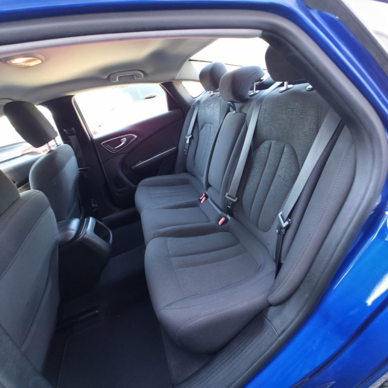 2015 Chrysler 200 Image 15