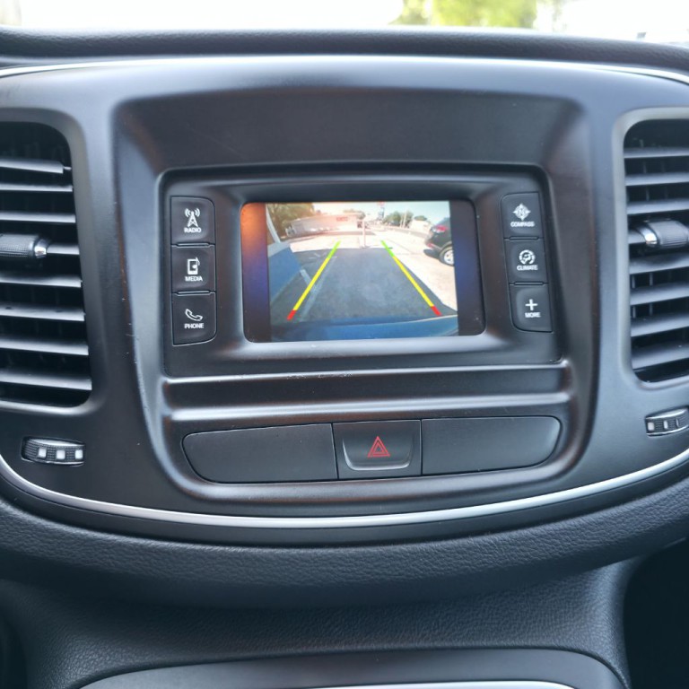 2015 Chrysler 200 Image 17