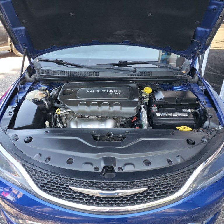 2015 Chrysler 200 Image 19