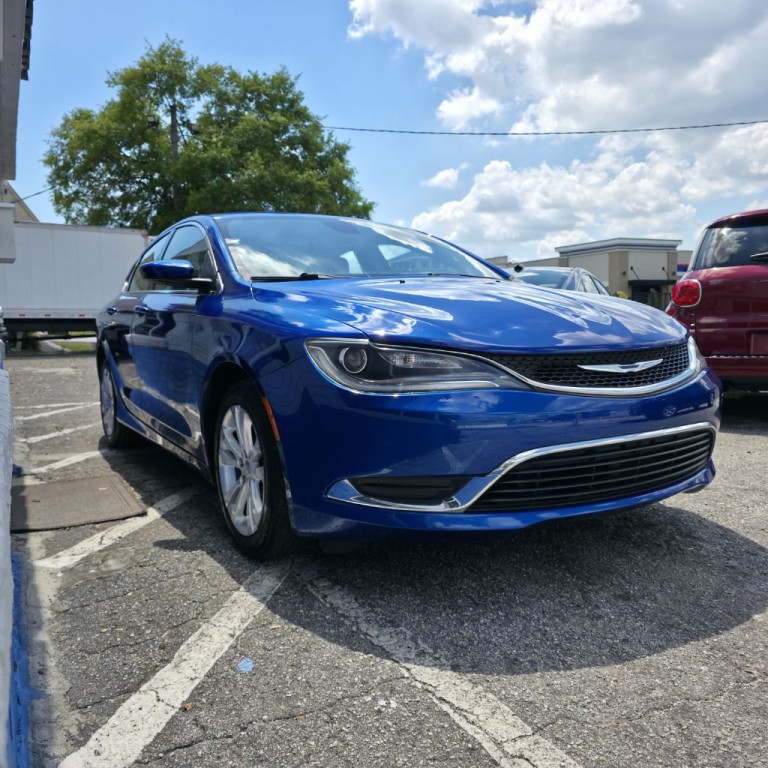 2015 Chrysler 200 Image 3