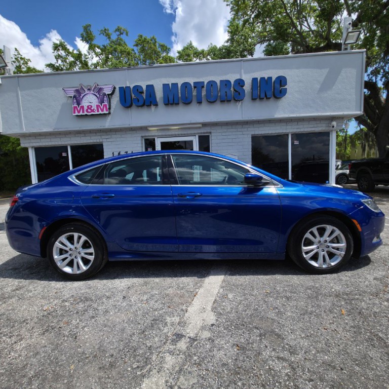 2015 Chrysler 200 Image 4