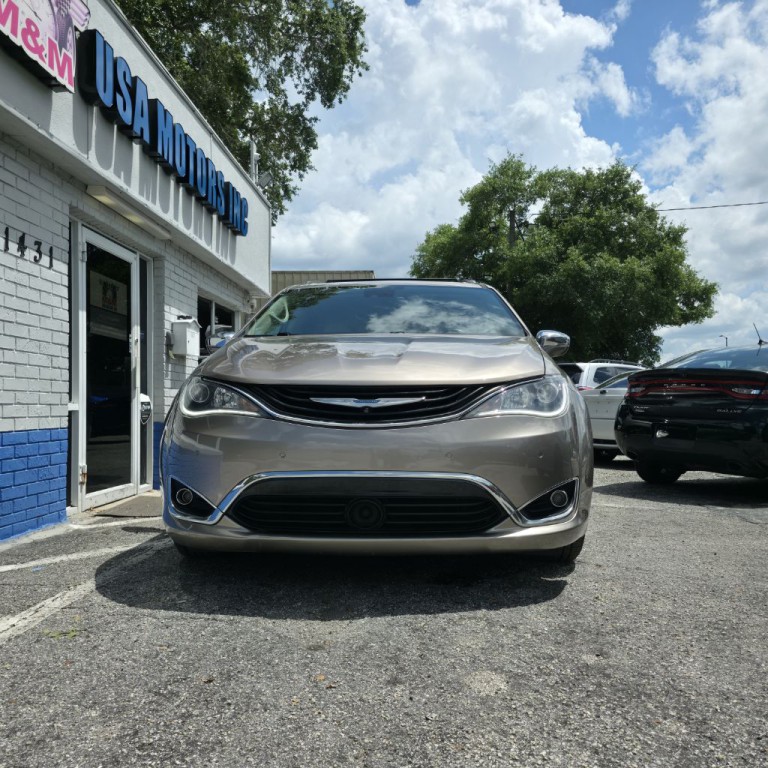 2018 Chrysler Pacifica Image 2