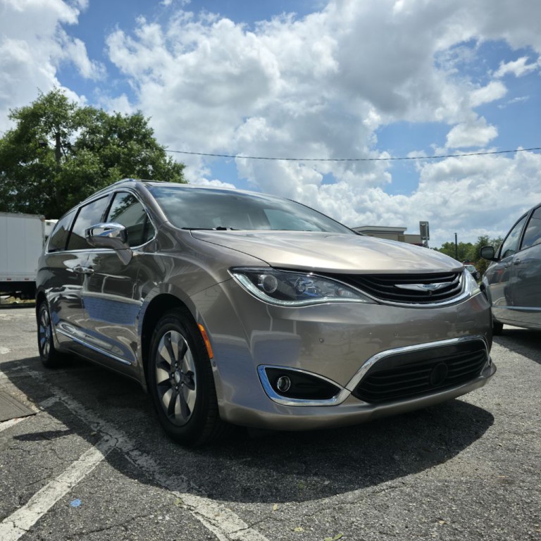 2018 Chrysler Pacifica Image 3