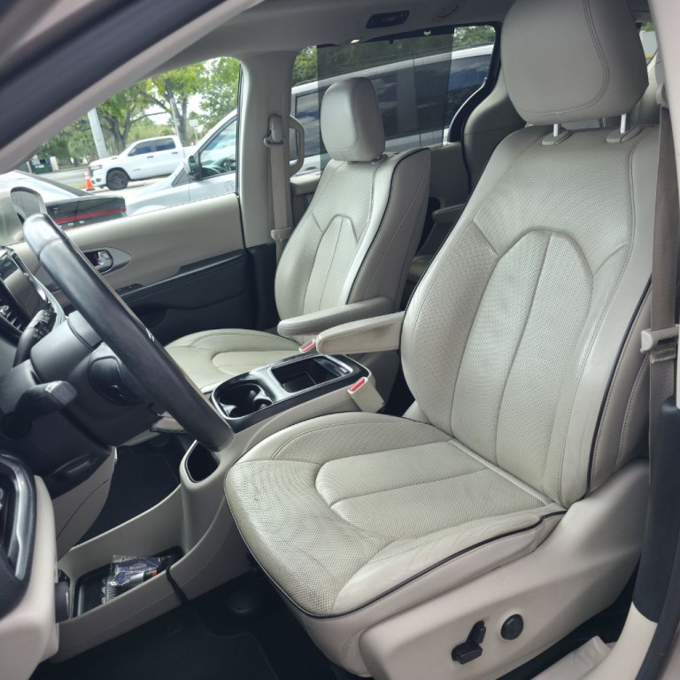 2018 Chrysler Pacifica Image 10
