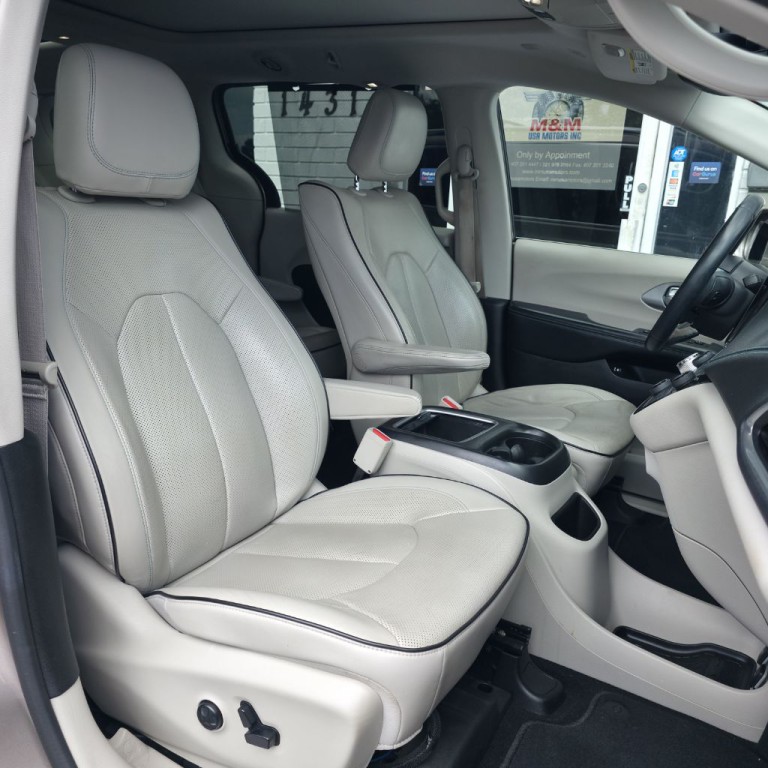 2018 Chrysler Pacifica Image 12