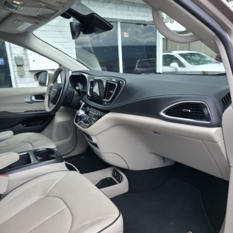 2018 Chrysler Pacifica Image 13