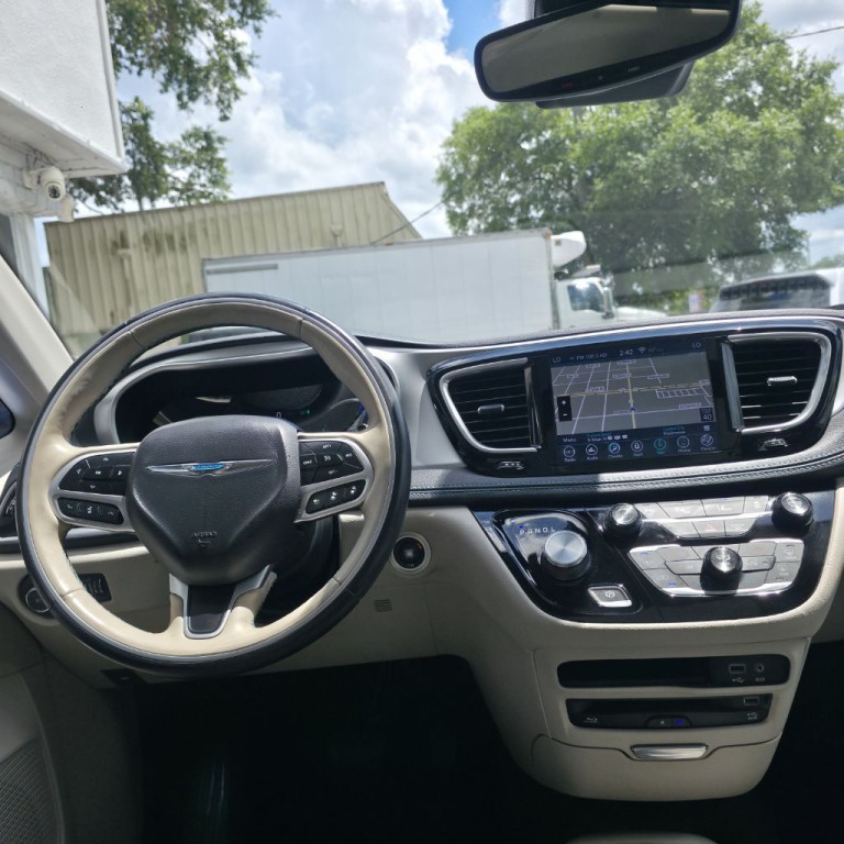 2018 Chrysler Pacifica Image 14