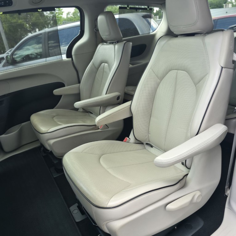 2018 Chrysler Pacifica Image 15