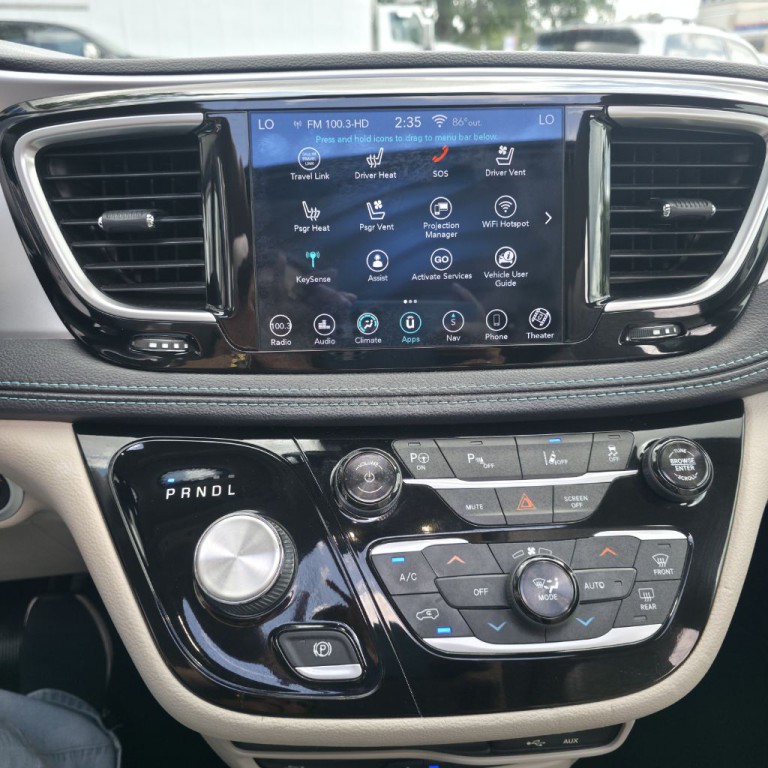 2018 Chrysler Pacifica Image 24