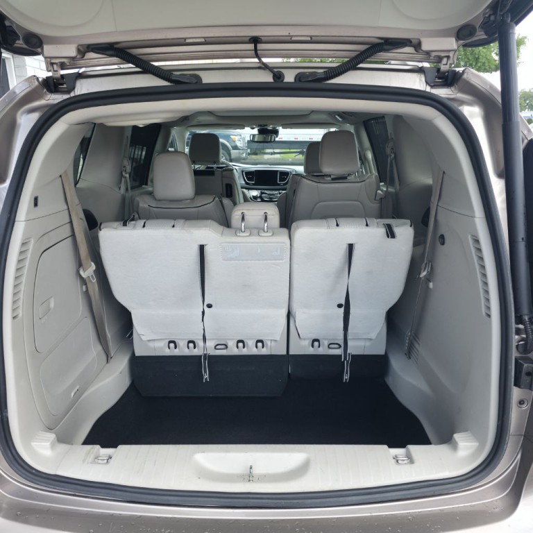 2018 Chrysler Pacifica Image 28