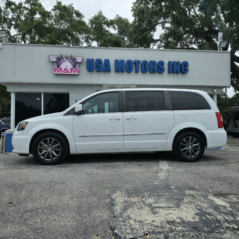 2015 Chrysler Town & Country Image 4