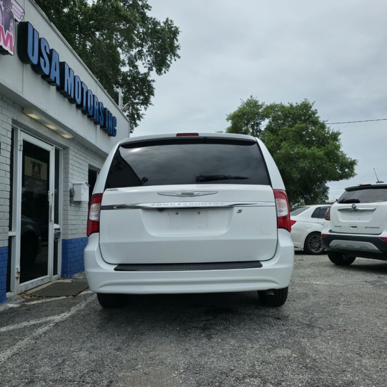 2015 Chrysler Town & Country Image 7