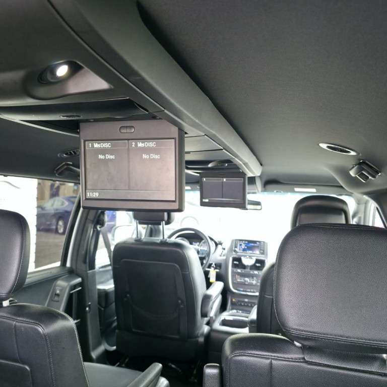 2015 Chrysler Town & Country Image 19