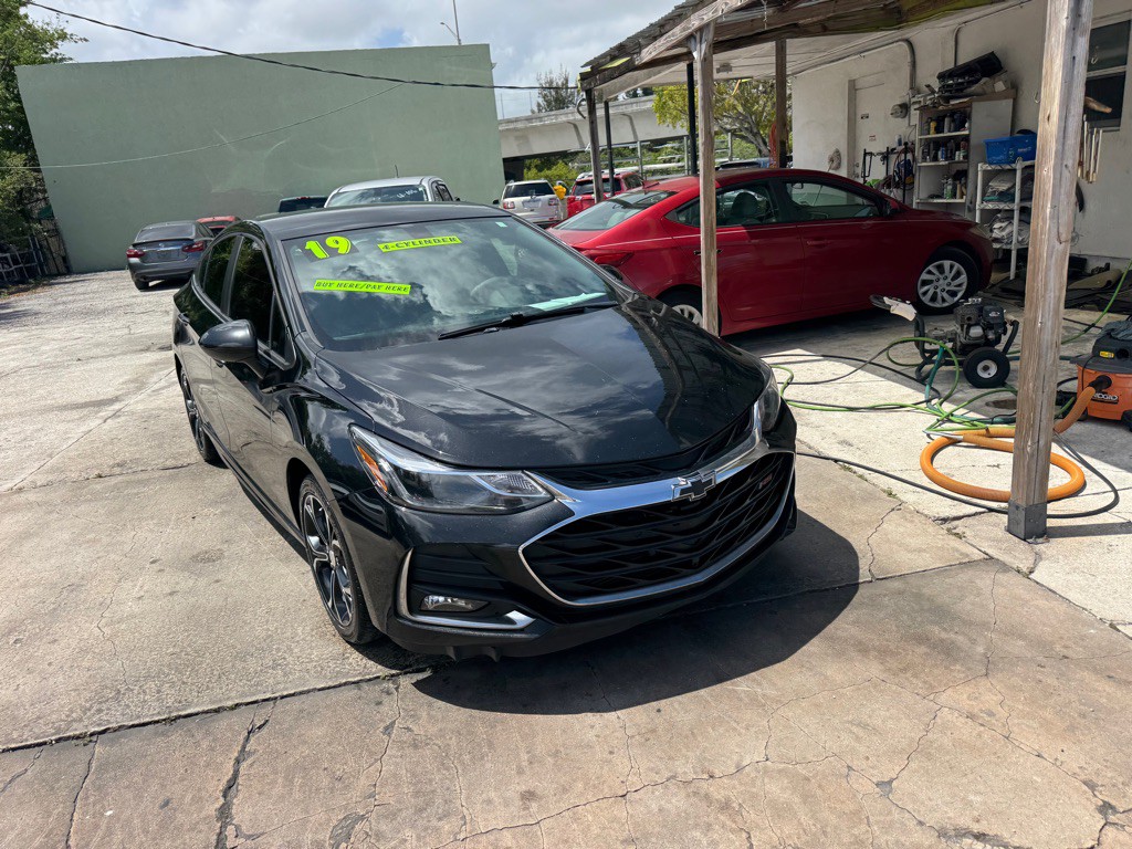 2019 Chevrolet Cruze Image 2