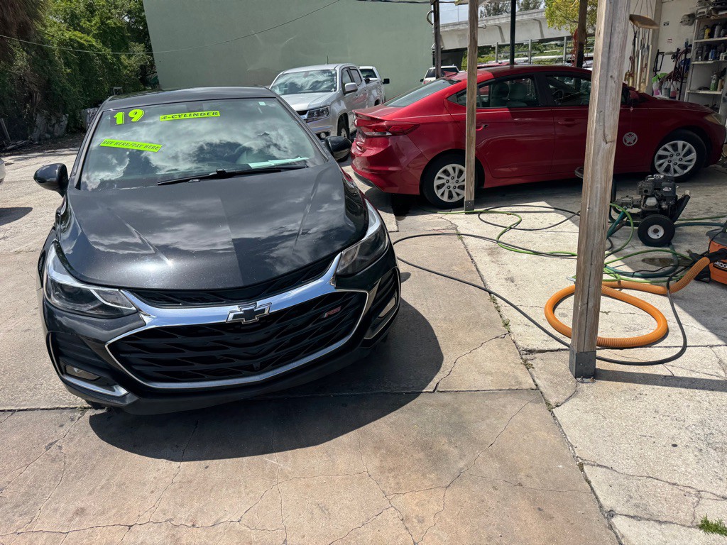 2019 Chevrolet Cruze Image 3