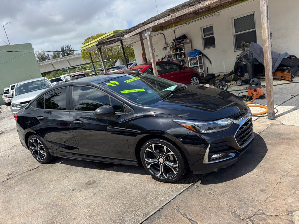 2019 Chevrolet Cruze Image 14
