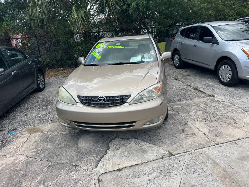 2004 Toyota Camry Image 2