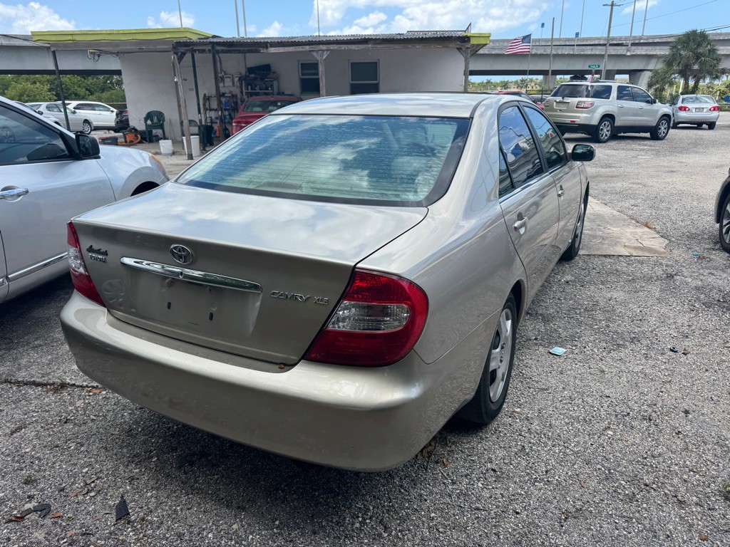2004 Toyota Camry Image 8