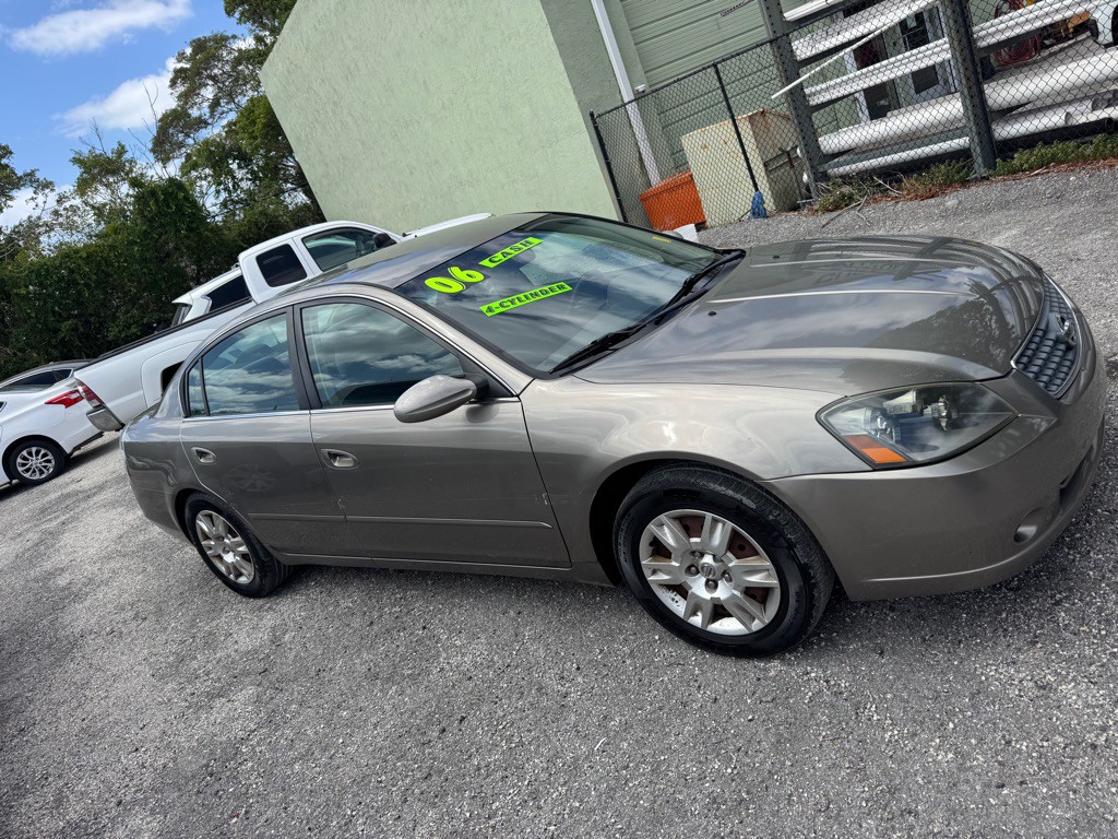 2005 Nissan Altima Image 1